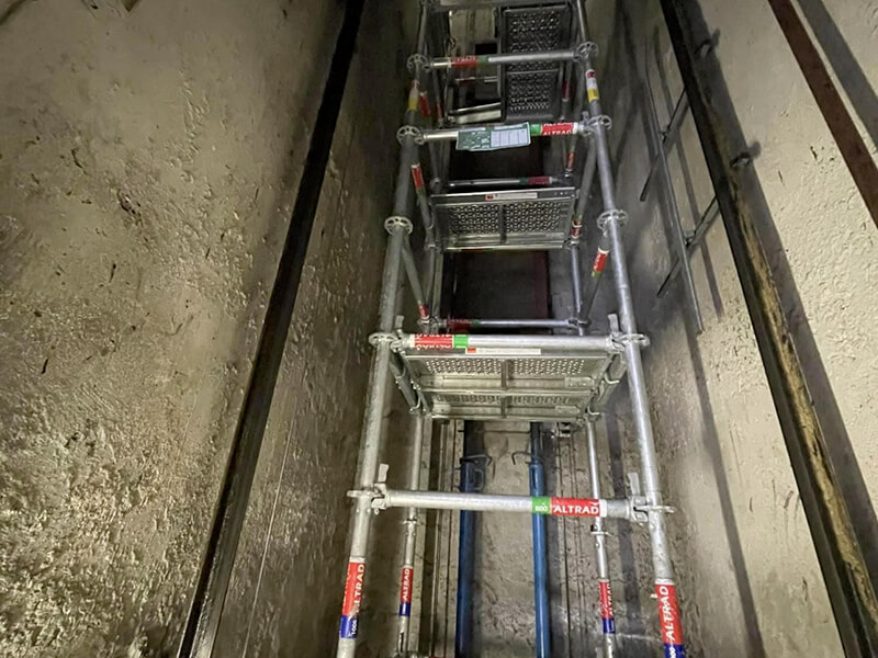 échafaudage d'une cage d'ascenseur